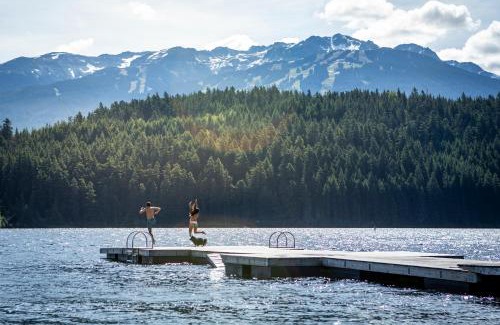 Blackcomb House | 2BR Treeline Townhome - Dog Friendly, Ski-in Access, Private Patio - Harmony Whistler