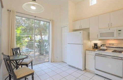 Braden River House | 2BR villa centrally located in University Park - Forest View