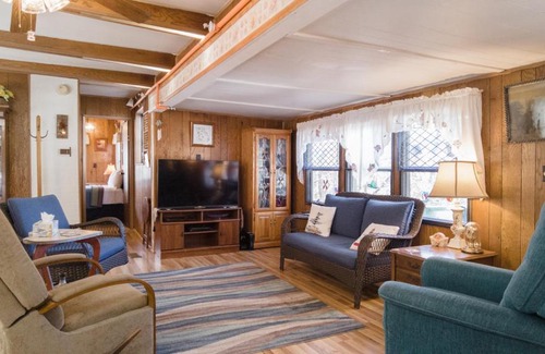 Hollister House | 2BR Walk-In Home - Near Table Rock State Park - FREE TICKETS INCLUDED - CASA