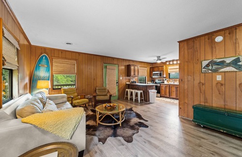 Colington House | 2BR with balcony, hammock, full kitchen, & W/D
