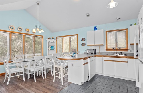 Colington House | 2BR with balcony, hammock, full kitchen, & W/D