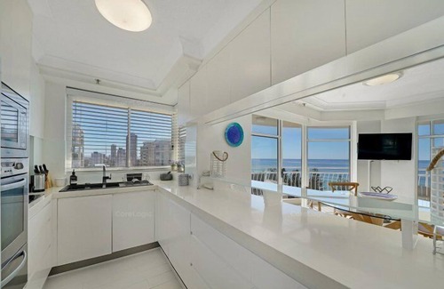 Burleigh Heads Apartment | 2nd Avenue Beachside Apartments