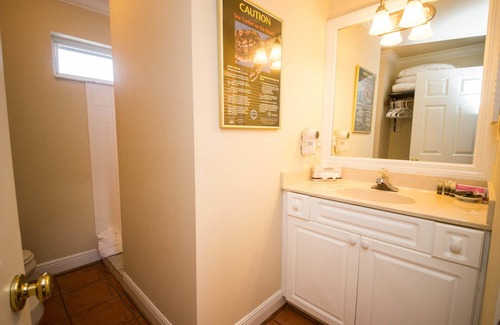 Bradenton Beach Hotel | 2nd floor hotel room. NO PETS
