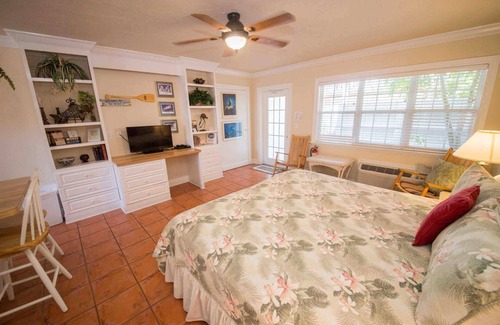 Bradenton Beach Hotel | 2nd Floor Studio. Stairs only. NO PETS