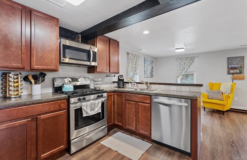 Loveland House | 2nd St Bungalow ~ Downtown