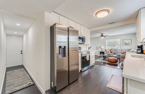 Disston Heights House | 3/2 Home Close to Beaches and Heart of the city