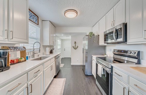Disston Heights House | 3/2 Home Close to Beaches and Heart of the city