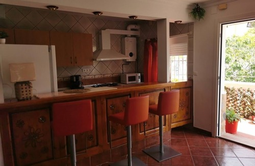 Ciudad Jardin Apartment | 3.5km from downtown and the beach