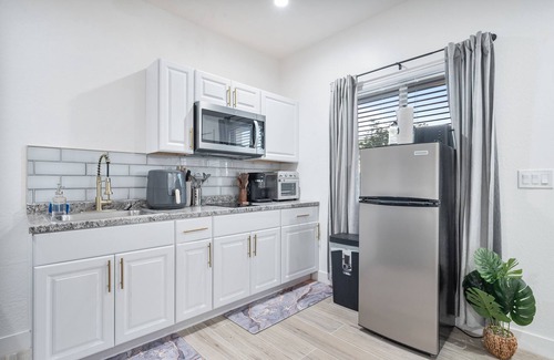 Estrella House | 3.8 Miles From Downtown Phoenix #B