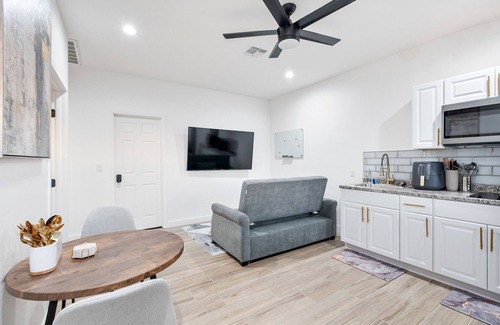 Estrella House | 3.8 Miles From Downtown Phoenix #B