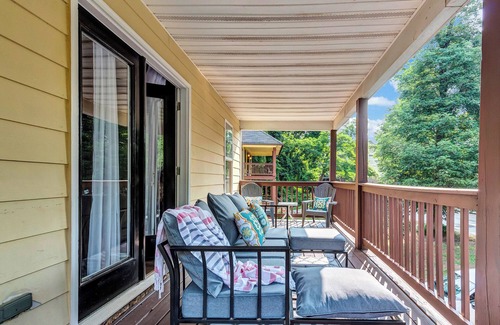 Collier Heights House | 3 BDR 3BA WHOLE HOUSE, 3 DECKS, NEAR DOWNTOWN ATLANTA, BELTLINE, AIRPORT & AUC