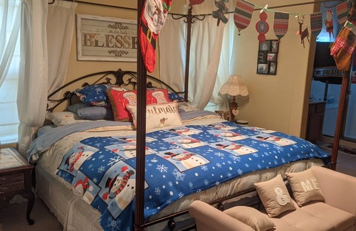Surprise Farms House | 3 bdrm family home fully decorated Winter Wonderland for Christmas 23