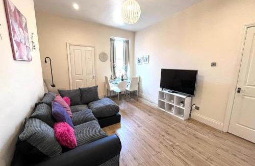 Heaton House | 3 Bdrm Home 10mins From The City