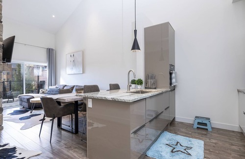 Collingwood Condo | 3 Bdrm Luxury Condo at Mountain House