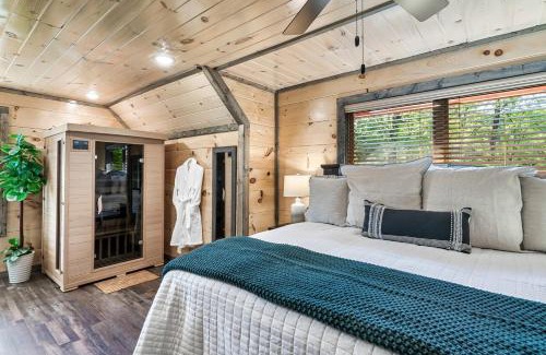 Sevierville House | 3 Bears Retreat! Luxury Indoor Pool Sauna