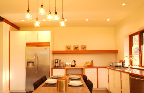 Revelstoke House | 3 bed & 2 bath Basement Suite, 1 minute away from Ski Resort