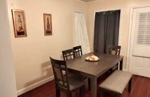 Havelock House | 3 Bed 2 Bath House, Quiet & downtown Smart TVs in all rooms, Whole house to yourself