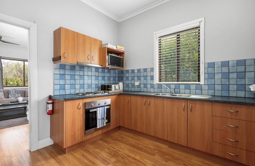 Bellarine Peninsula House | 3-bed Beach House and 1-bed self-contained Barn in St Leonards