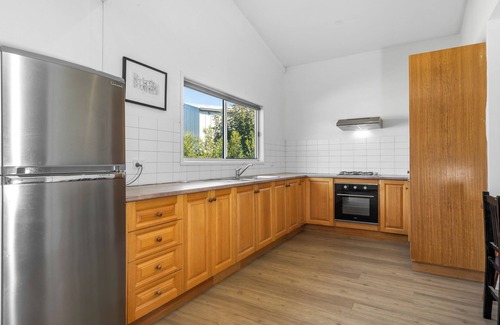 Bellarine Peninsula House | 3-bed Beach House and 1-bed self-contained Barn in St Leonards