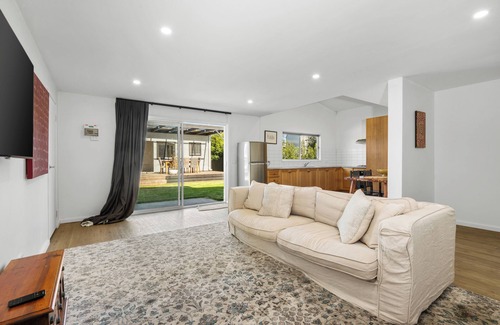 Bellarine Peninsula House | 3-bed Beach House and 1-bed self-contained Barn in St Leonards