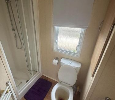 Kinmel Bay Ski Chalet | 3 Bed Caravan - Sleeps 8 - Pets - Parking