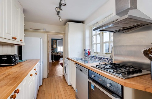 Oxford City Centre House | 3-bed Cosy Bookbinder House in Jericho Oxford