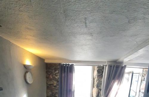 Tremadog House | 3 bed cottage Tremadog square close to restaurants and bars great walks fantastic base