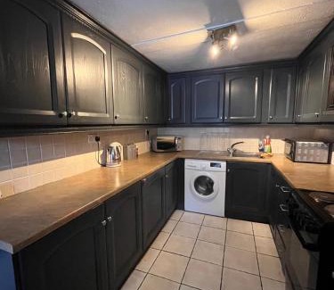 Tremadog House | 3 bed cottage Tremadog square close to restaurants and bars great walks fantastic base