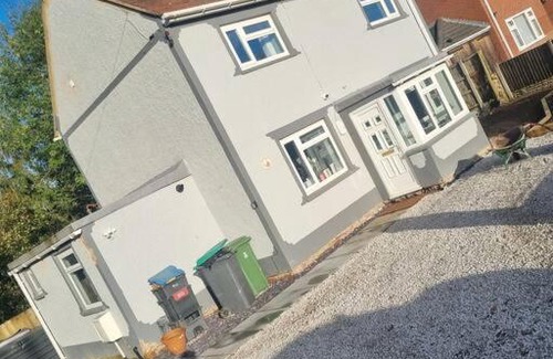 Penycae House | 3 Bed Detached House & Hot Tub