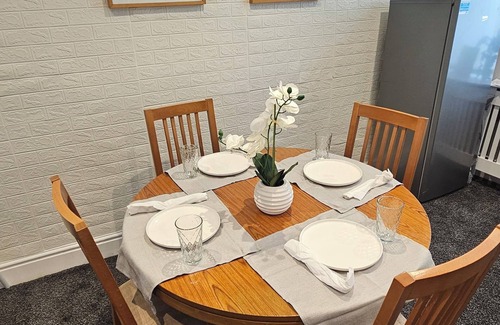 Offerton House | 3 bed Ensuite Newly Refurbished House