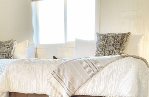 Homer House | 3 Bed Family Suite - Incredible views of Kachemak Bay!