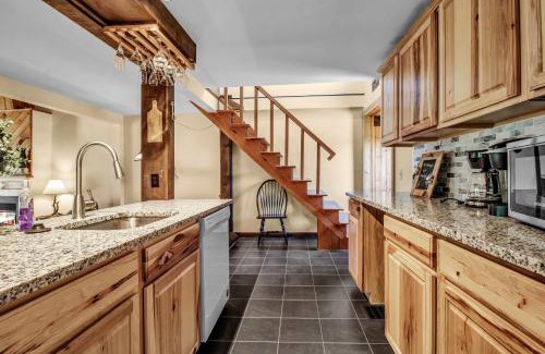 Ellicottville House | 3-Bed Family Townhouse with Scenic Views & Patio