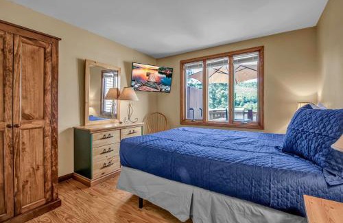 Ellicottville House | 3-Bed Family Townhouse with Scenic Views & Patio