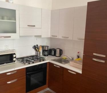 Andel Apartment | 3 Bed Flat - Sleeps 10 - Pets - Smoking on terrace