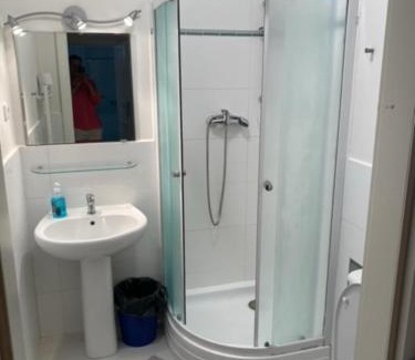 Andel Apartment | 3 Bed Flat - Sleeps 10 - Pets - Smoking on terrace
