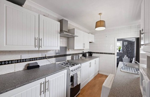 Gillingham House | 3-Bed Home with Easy Access to Medway Hospital