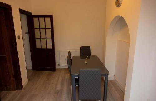 Abbey Wood Apartment | 3-Bed House by Abbey Wood Station