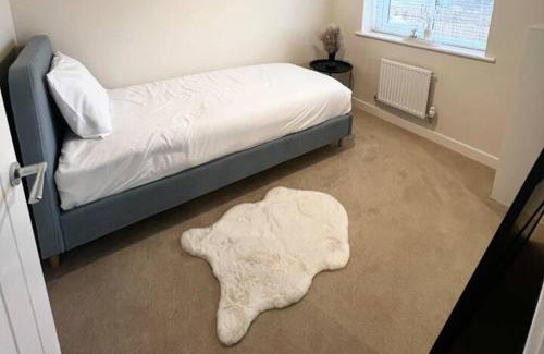 Bradford House | 3-Bed House Sleeps 5 Free Parking