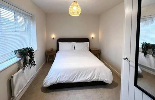 Bradford House | 3-Bed House Sleeps 5 Free Parking