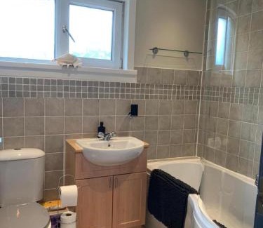 Badcall House | 3 Bed House - Sleeps 5 - Pets - Parking - Wifi
