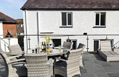 Aberaeron House | 3 Bed in Aberaeron 95971