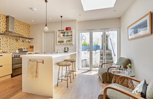 Appledore House | 3 Bed in Appledore 28787