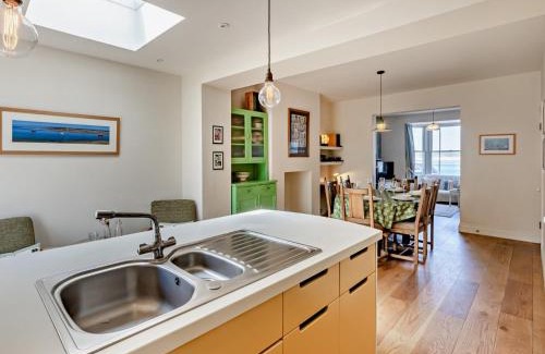 Appledore House | 3 Bed in Appledore 28787
