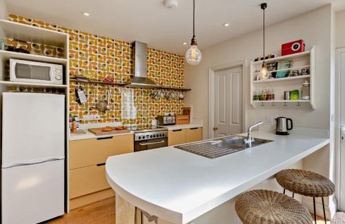 Appledore House | 3 Bed in Appledore 28787