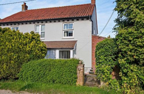 Briston House | 3 Bed in Briston 90184
