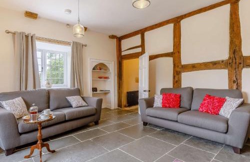 Bridport House | 3 Bed in Charmouth 89004