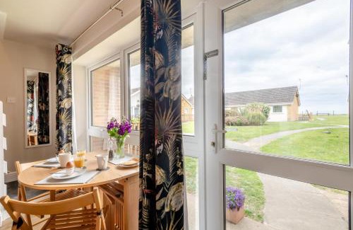 Corton House | 3 Bed in Corton oc-s32347