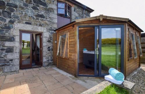 Newtown-in-St-Martin House | 3 Bed in Helford HTFOX