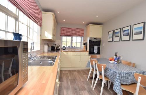 Kettlestone House | 3 Bed in Kettlestone KT037