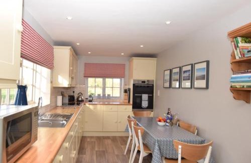 Kettlestone House | 3 Bed in Kettlestone KT037